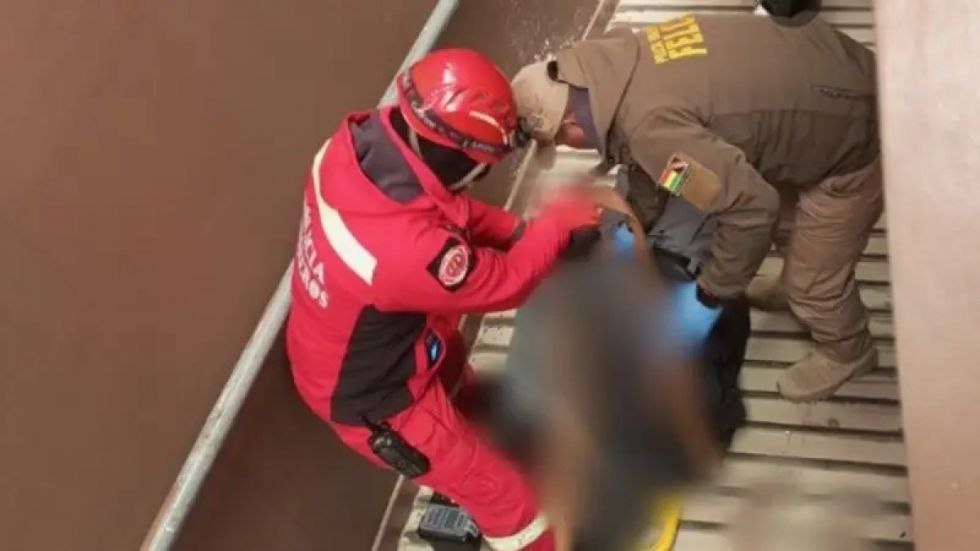 Un chofer perdió la vida tras caer en la Terminal de Buses de Oruro