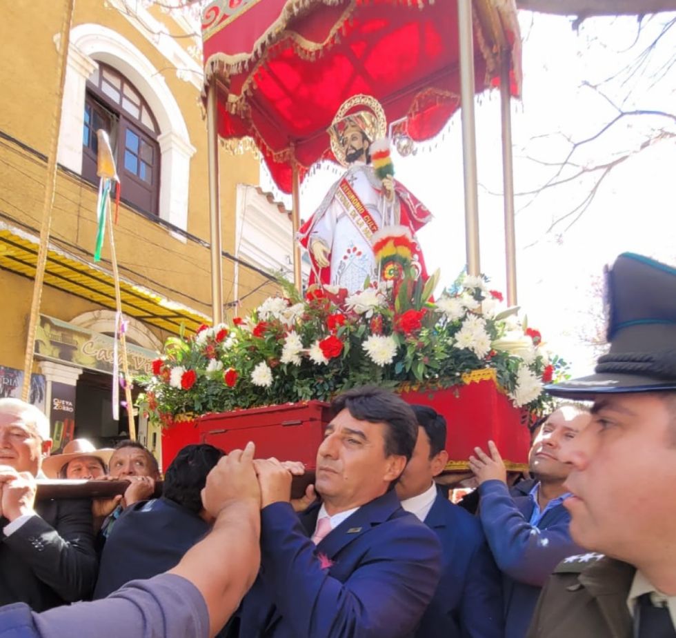 El Alcalde junto a la imagen de San Roque
