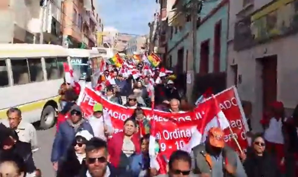 Cívicos de Potosí marchan contra contratos del litio