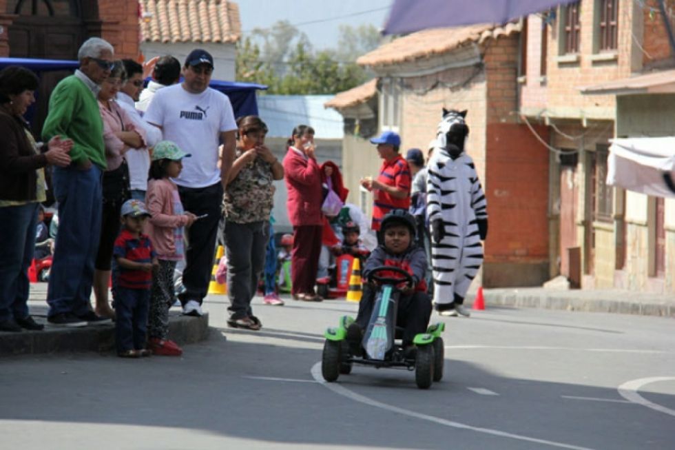 Se lleva a cabo la carrera de cochecitos sin motor en Tarija (Video)