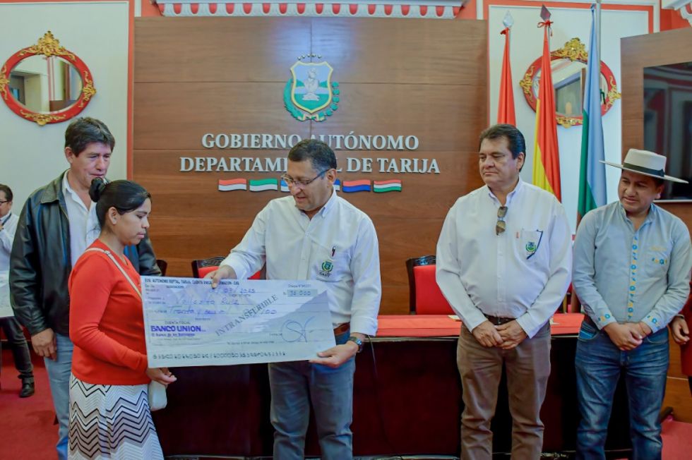 Tarija: Gobernación entrega Prosol a 38 comunidades 