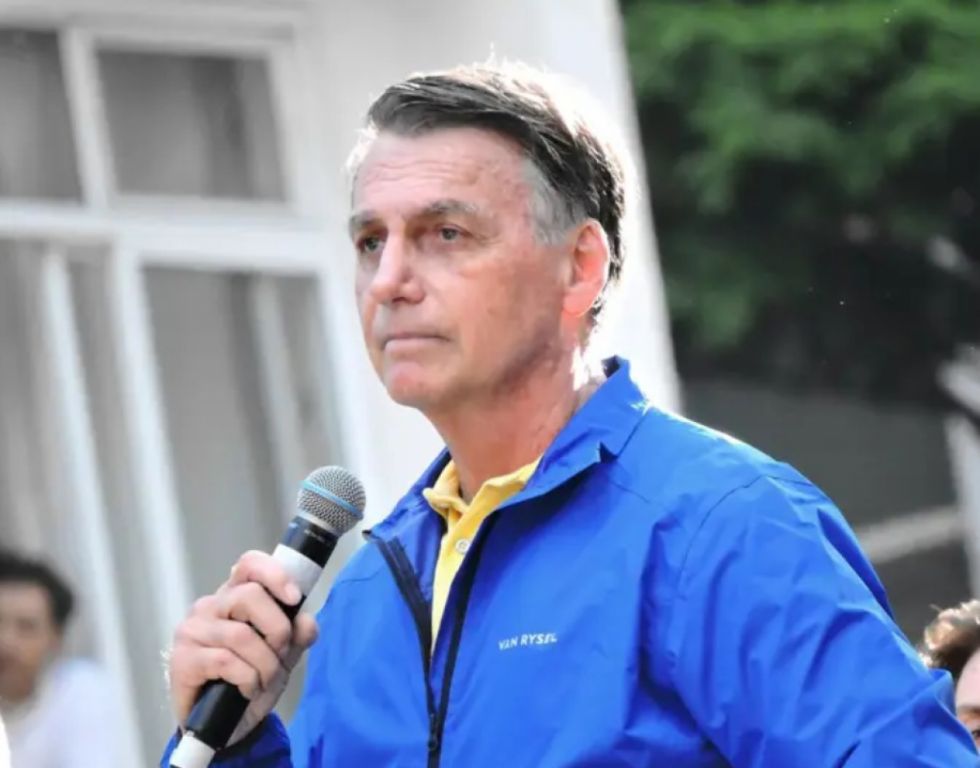 Trasladan de urgencia a un hospital a Bolsonaro
