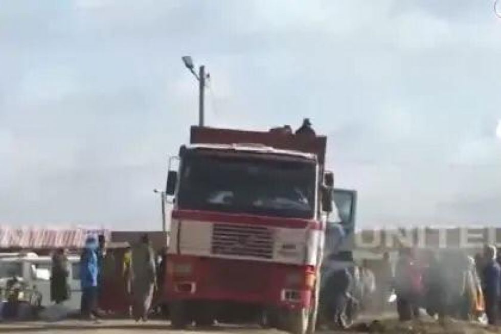 Contrabandistas recuperan a la fuerza camión intervenido por el CEO-LCC