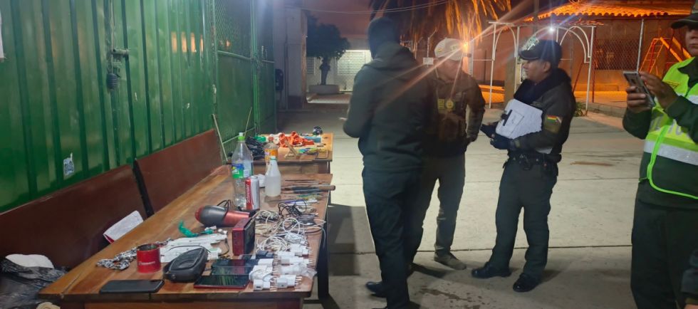 Decomisan artículos prohibidos en requisa a presos