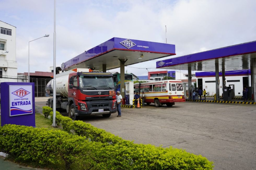Asosur descarta presencia de agua en la gasolina