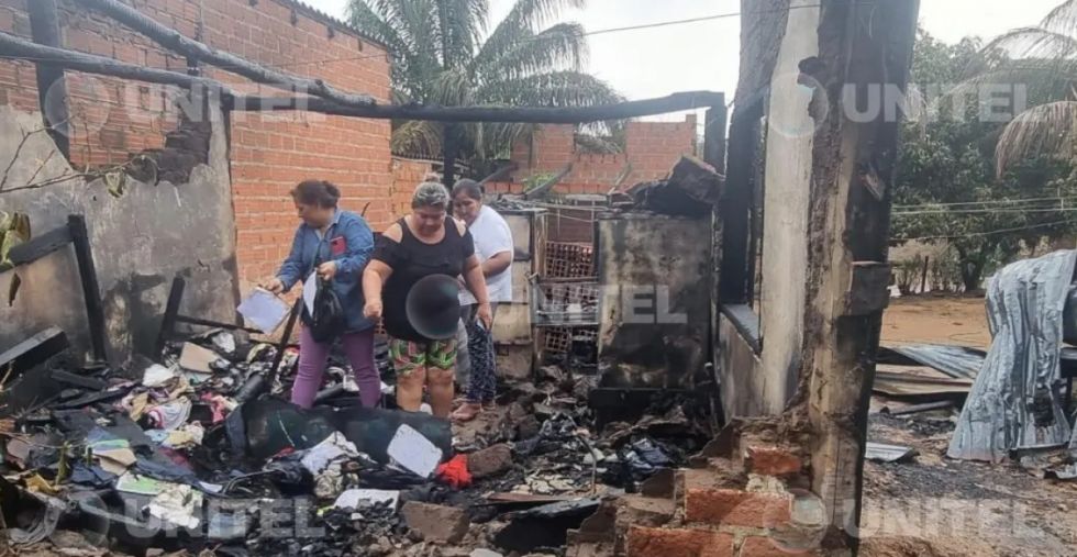 Madre vendía gasolina para ayudar a su familia, pero un galón se incendió con sus hijos durmiendo en su cuarto