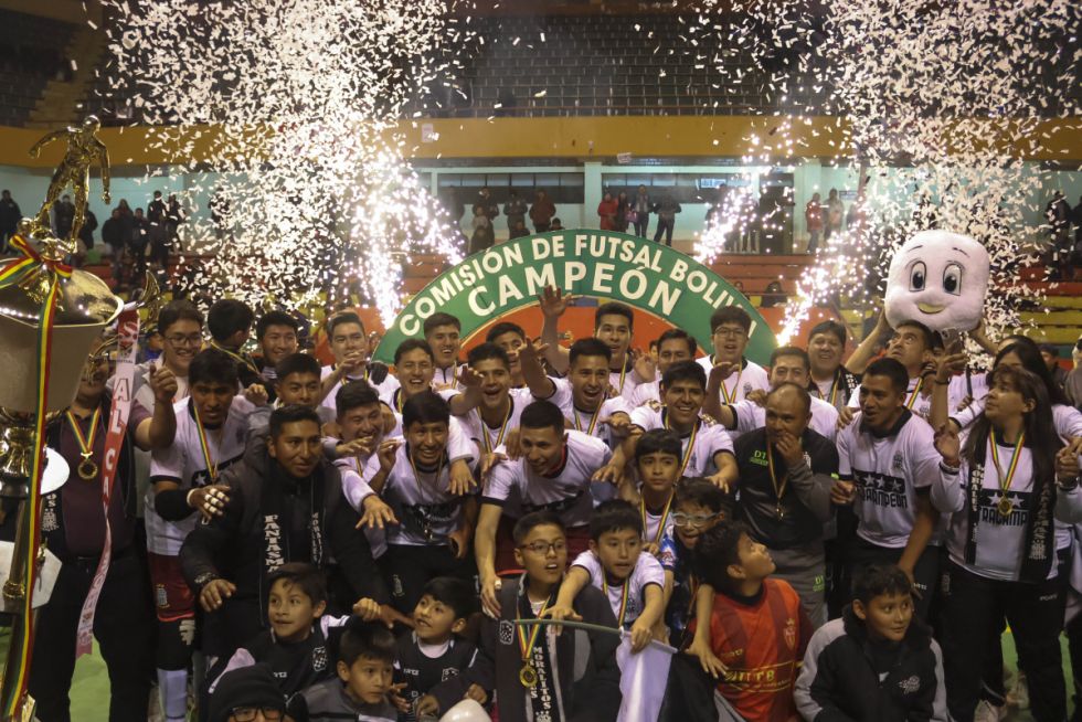 Fantasmas se corona tetracampeón de la Liga de Futsal