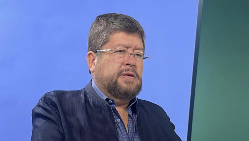 Samuel dice que no tiene deudas con el fisco