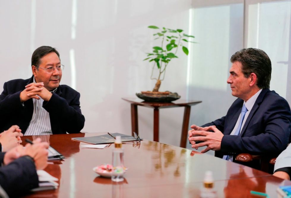 Paz recibe apoyo de países vecinos y otros opositores