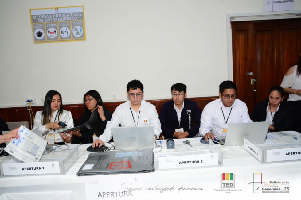 Tarija, Oruro y Chuquisaca  lideran el cierre de cómputo, autoridades descartan fraude