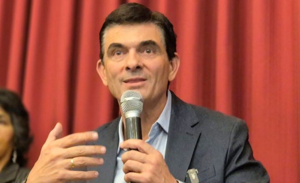 Paz se reunirá con empresarios