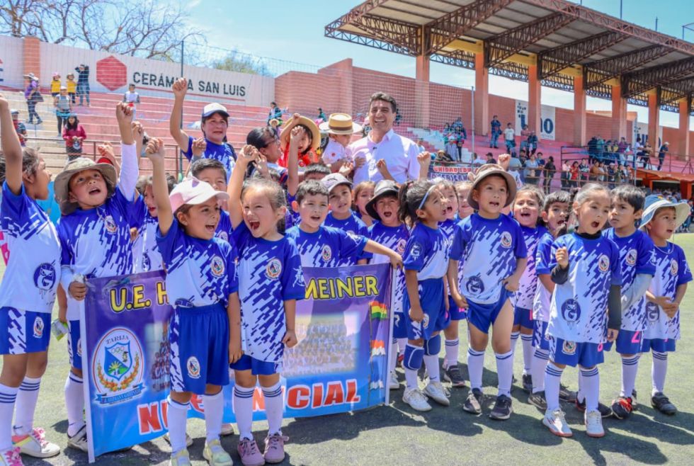 Alcalde da inicio de la III versión del Campeonato de fútbol Kids 2025