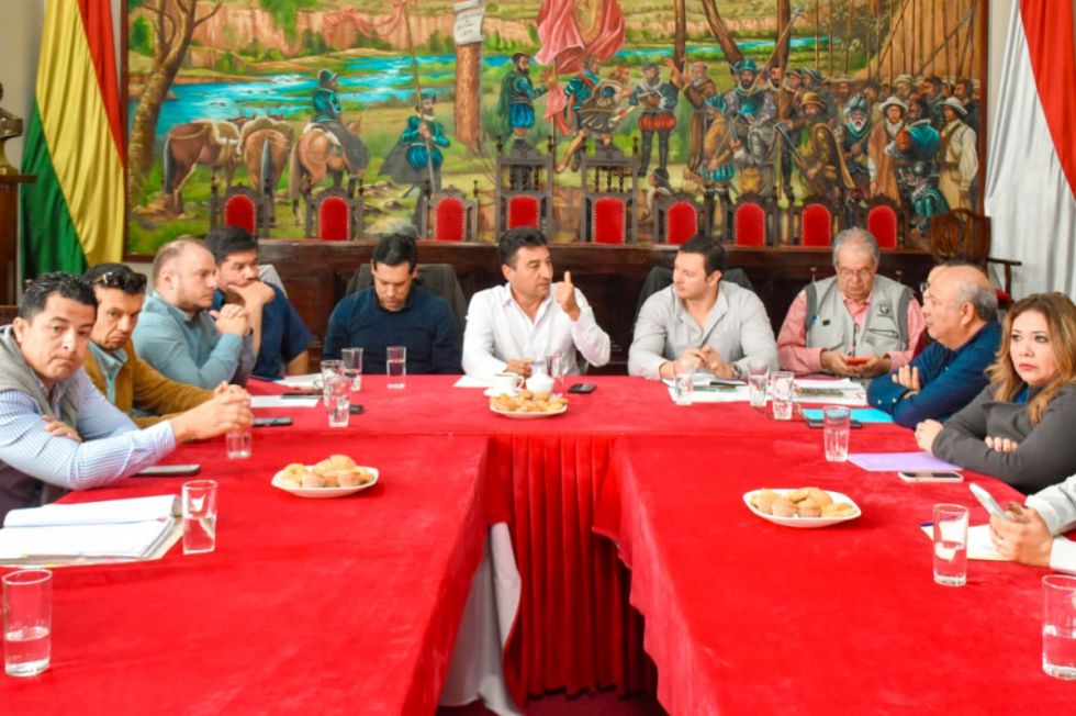 Alcaldía y empresarios sellan una alianza por el desarrollo productivo y turístico