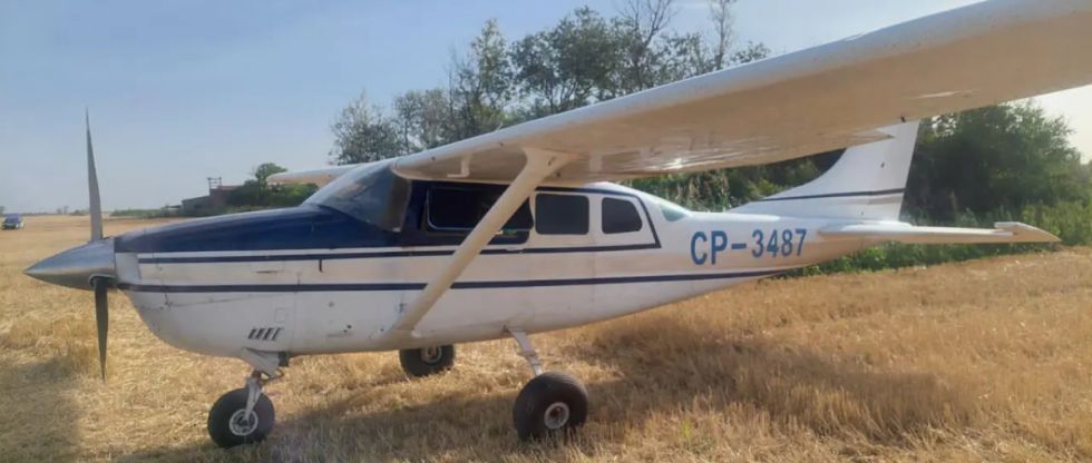 Hallan en Argentina una avioneta abandonada con matrícula boliviana