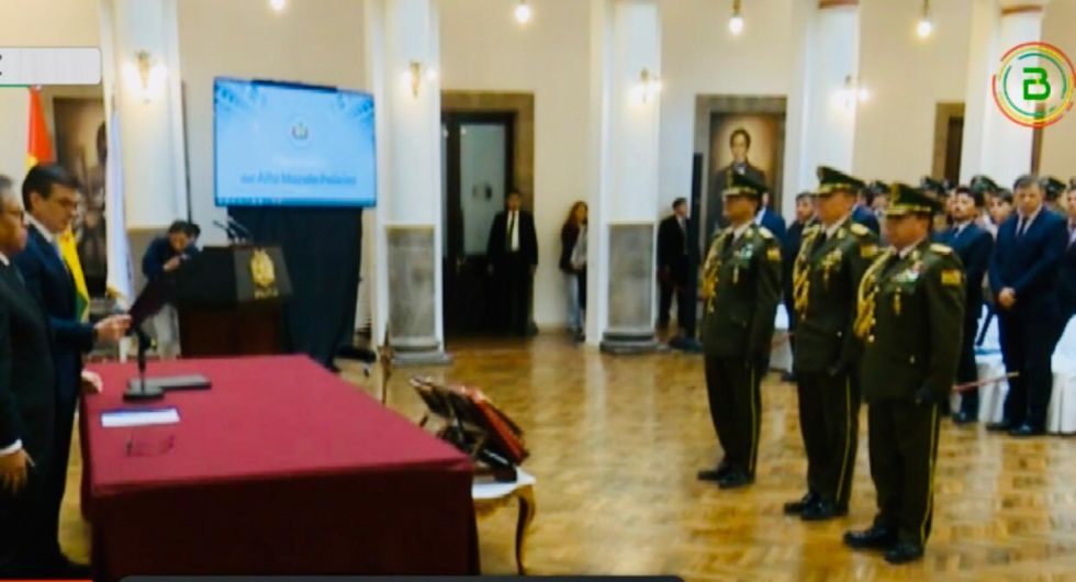 Presidente Rodrigo Paz posesiona al nuevo Alto Mando Policial en Palacio Quemado