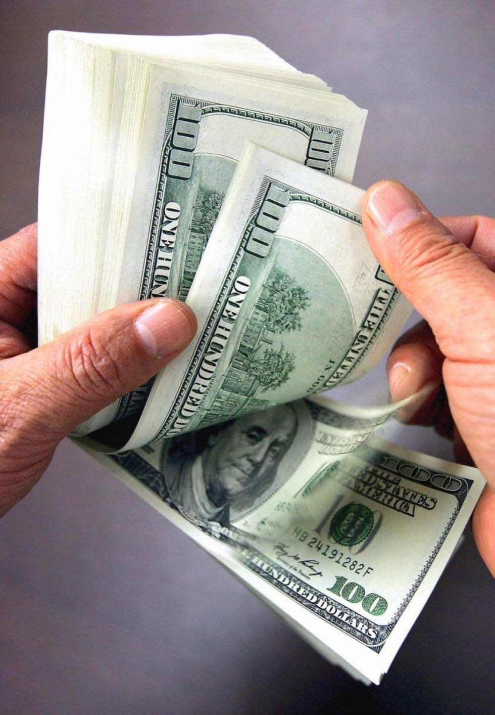 Mercado paralelo del dólar cierra noviembre con leve estabilidad en Bolivia