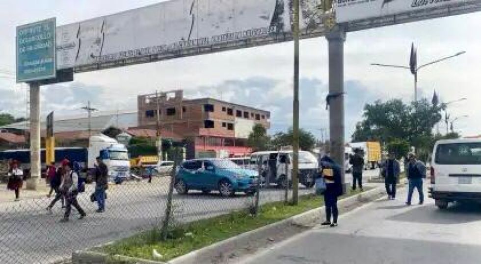 Quillacollo bloquea la ruta a La Paz y exige esclarecer las muertes en Colcapirhua.