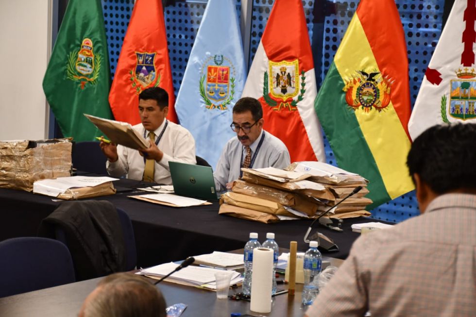 Doce tarijeños siguen habilitados en la carrera para vocales del TSE