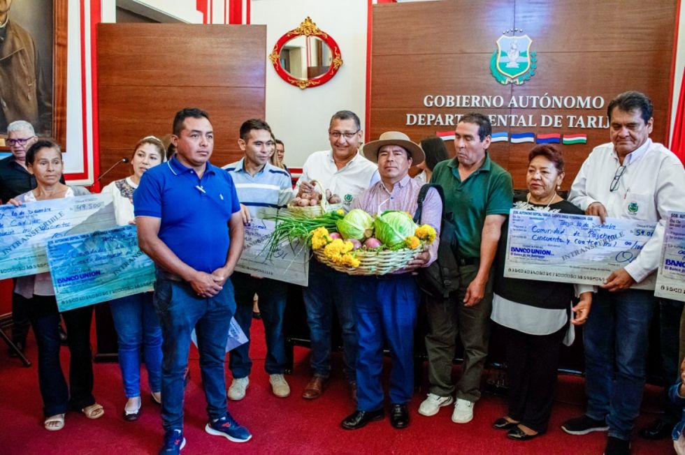 Prosol: Montes entrega tercer desembolso para 957 familias
