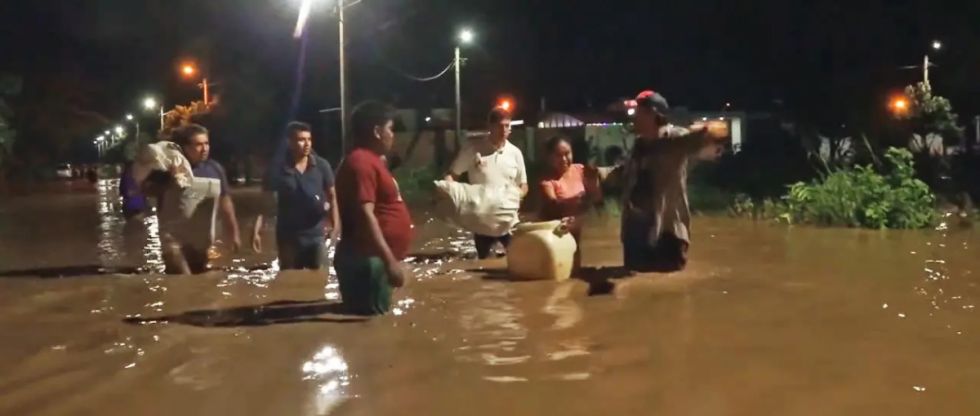 El río Piraí se desborda en Montero y provoca evacuación de varias familias