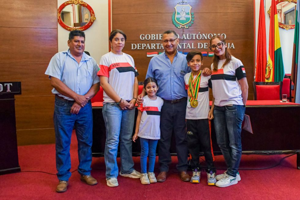 Gobernador entrega Personerías Jurídicas a instituciones de gimnasia y fortalece el deporte tarijeño