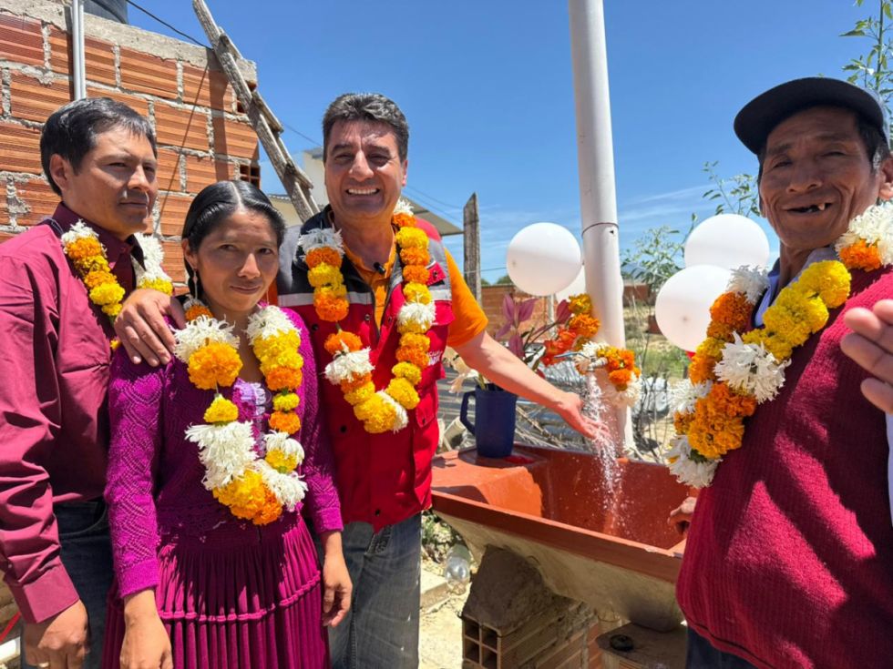 Alcalde inaugura un sistema de agua potable en la Urbanización Antofagasta