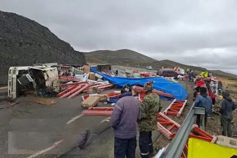 Tragedia en Navidad: Choque entre dos vehículos deja un fallecido y tres heridos
