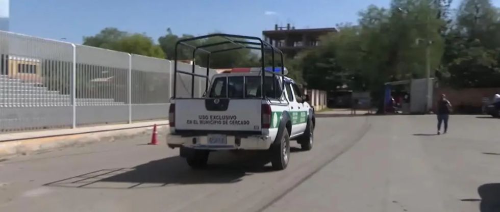 Hallan dos cuerpos sin vida y con impactos de bala en medio del caudal de un río