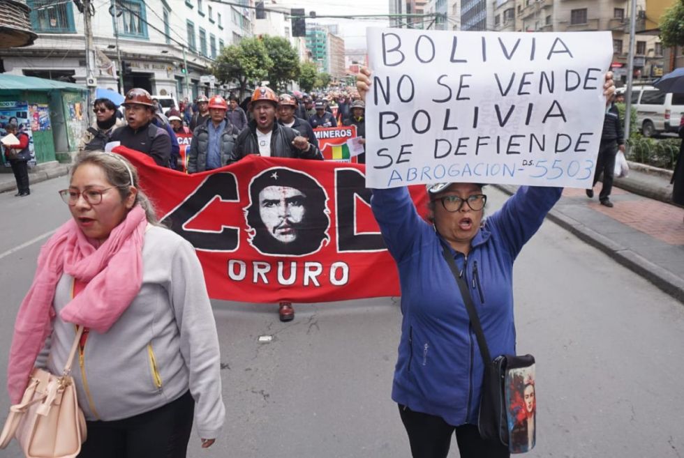 Campesinos e interculturales se suman a marcha desde Calamarca