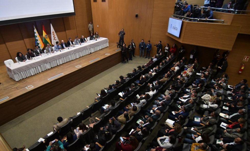 Gobierno instala diálogo por el DS 5503 y advierte que “nada está escrito en piedra”