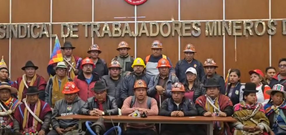 Decreto 5503: La COB inicia paro nacional con bloqueo de caminos