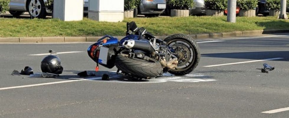 Dos ebrios en motocicleta colisionaron