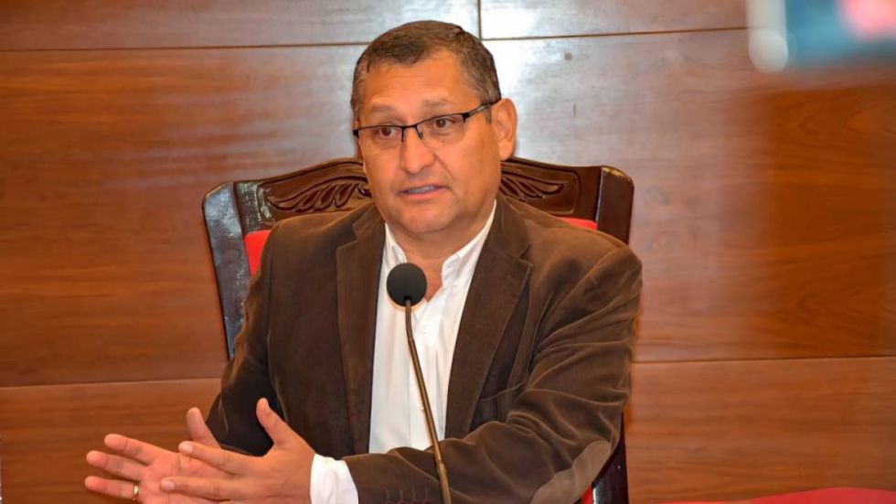 Montes advierte que los ingresos siguen cayendo