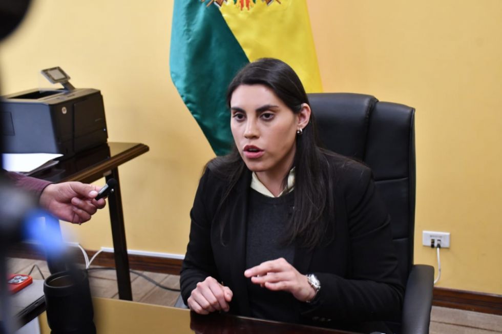 DS 5503: Gobierno ajustará 35 artículos sin cambiar la subvención, asegura Barrientos
