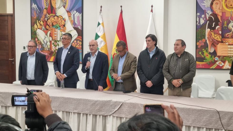 Decreto 5503: El Gobierno y la COB avanzan en un preacuerdo