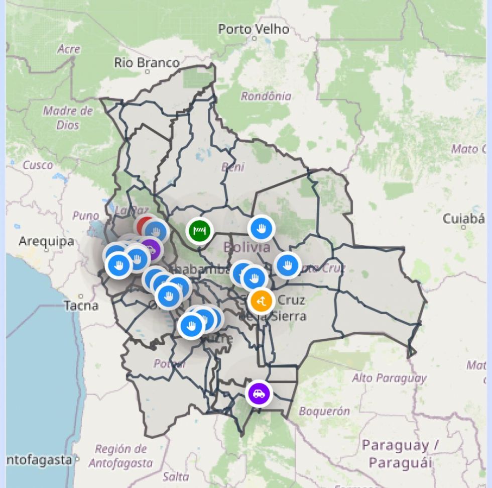 Veinte puntos de bloqueo afectan carreteras del país