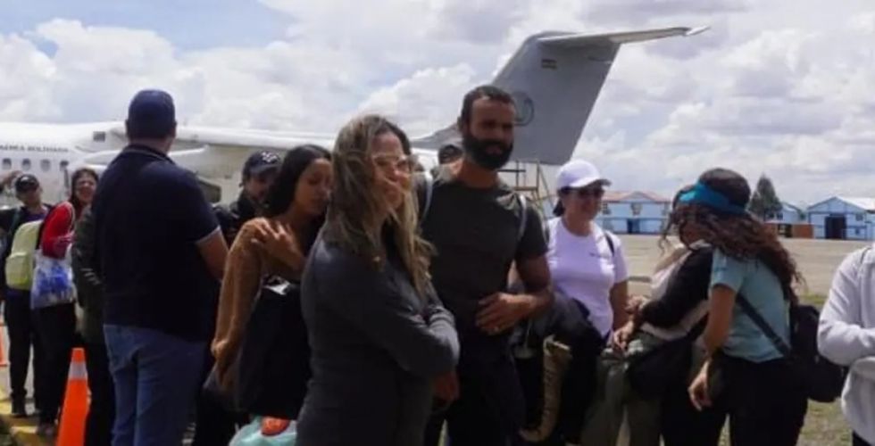 Rescatan en Uyuni a 135 turistas extranjeros afectados por bloqueos de caminos