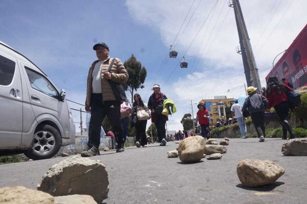 Persisten 35 bloqueos pese a acuerdo con la COB