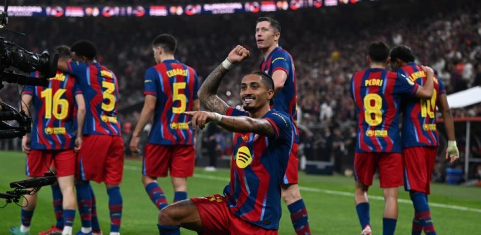 El Barcelona somete a un Madrid  'mourinhizado' y reina en Jeddah