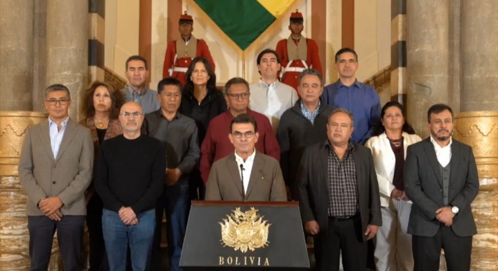 Rige el Decreto Supremo 5516 que abroga al 5503 y mantiene nuevos precios de combustibles y otras políticas sociales