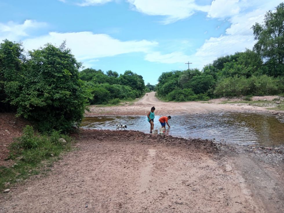 Al recorrer Chiquiacá es común encontrarse con quebradas donde los comunarios recogen agua