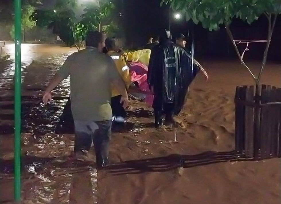 Alcaldía atiende emergencias por lluvias en Yacuiba 