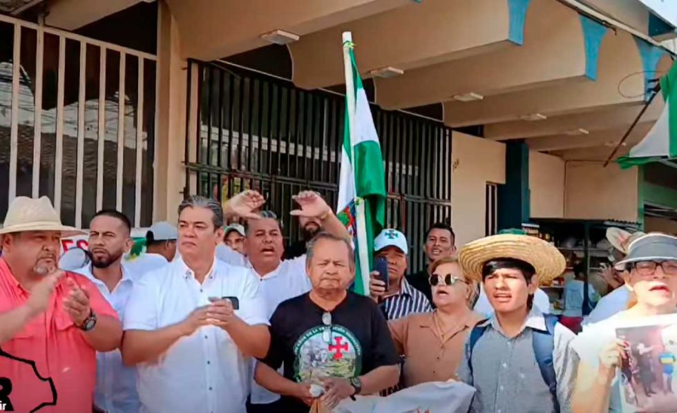 Avasallamientos: Cívicos protestan en el INRA