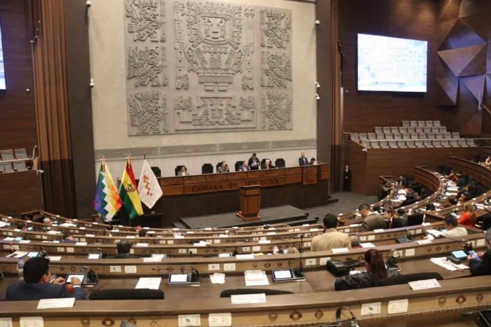 La propuesta de reducir sueldos  sacude intereses de legisladores