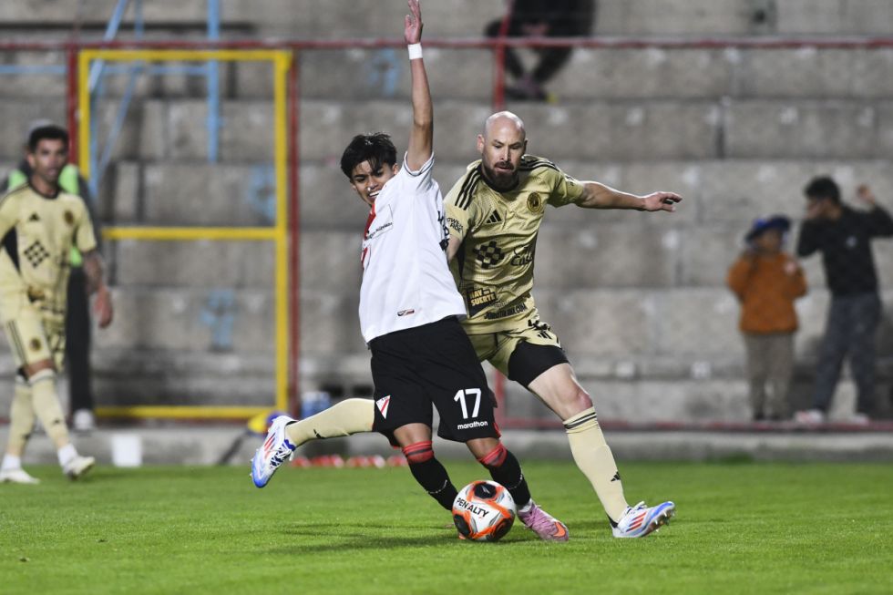 Always Ready tropieza ante Cusco FC con un empate en El Alto