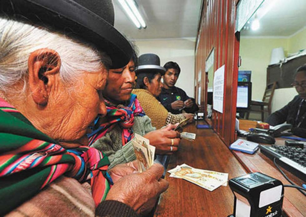 Proyecto de ley plantea usar bienes recuperados de la corrupcion para financiar la renta dignidad