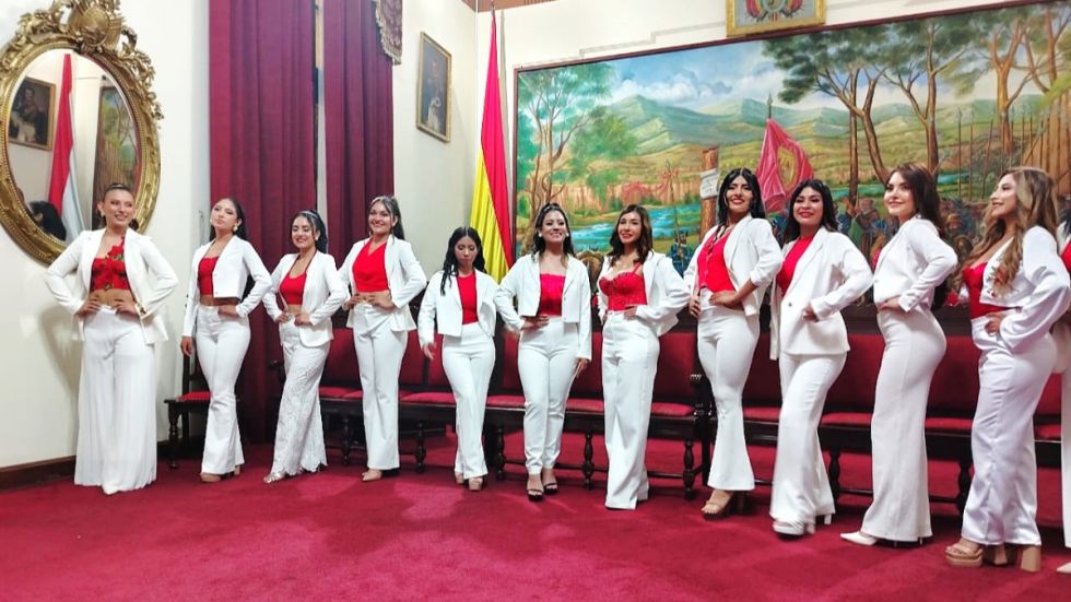 14 mujeres compiten por la corona del Carnaval Chapaco 2026
