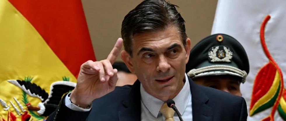 Rodrigo Paz emite decreto que elimina IVA para hidrocarburos importados