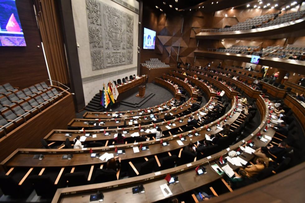 Aprueban ley que amplía a 6 meses el arraigo y permanencia obligatoria de exautoridades 