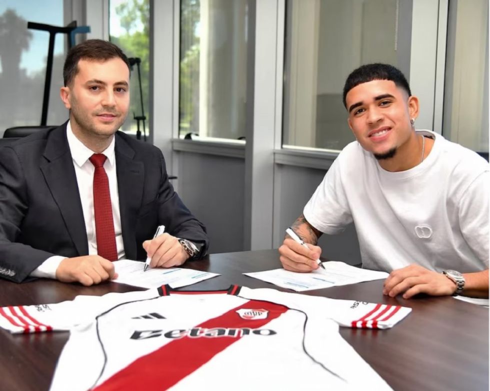 La razón por la que Kendry Páez  aún no debutará en River Plate